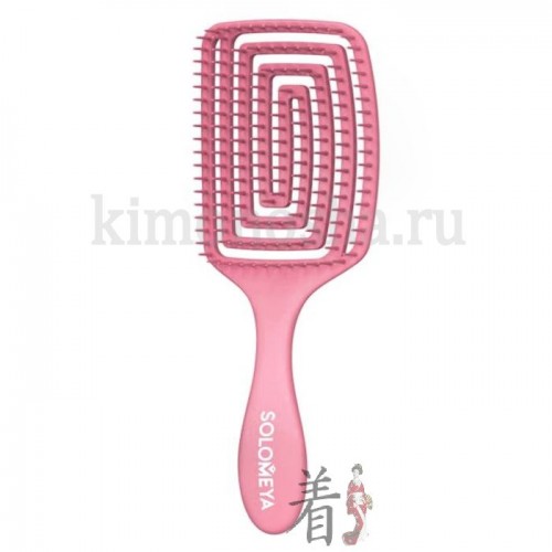 SOLOMEYA Wet Detangler Brush Paddle Strawberry Расческа для сухих и влажных волос c ароматом клубники Массажная расческа подходит для любого типа волос, в том числе и для нарощенных или сильно ослабленных. Она обеспечивает не только деликатное расчесывание, но и массажный эффект благодаря своей гибкой конструкции. Расческа имеет приятный тонкий аромат клубники!
