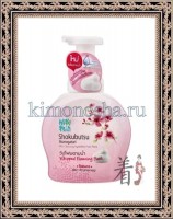 LION Thailand Shokubutsu Whipped Foaming Bath Sakura - Гель-пена для душа с экстрактом листьев сакуры, 450 мл