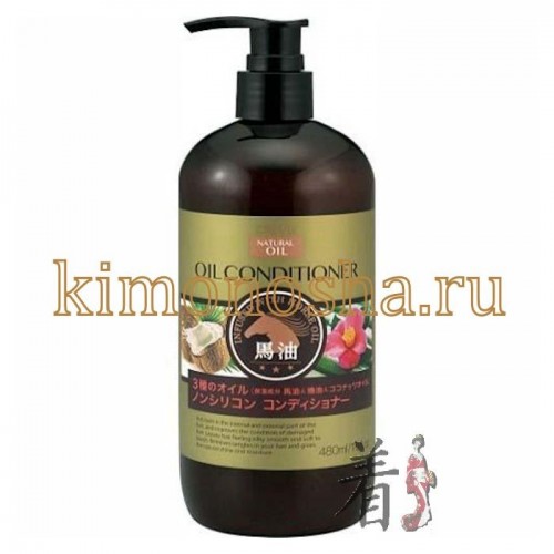 Kumano Cosmetics Deve Oil Conditioner Кондиционер без силикона с 3 видами масел: лошадиное, кокосовое и камелии Безсиликоновая формула средства Natural Oil Conditioner от Deve поможет вернуть тонким и сухим локонам жизненные силы. Специальная питательная формула средства мгновенно проникает в травмированную структуру прядей, восполняет дефицит витаминов и микроэлементов, улучшает внешнее состояние волос и дарит им эластичность. Натуральные растительные масла глубоко питают кожу головы, предотвращают образование перхоти и усиливают рост крепких волос. Разглаживает непослушные пряди, предотвращает их спутывание и снимает статическое напряжение. Спаивает секущиеся кончики, дарит локонам упругость и защищает от потери цвета. Комплекс из лошадиного, кокосового и масла камелии - глубоко питает, увлажняет сухие кончики, предотвращает их ломкость, усиливает сияние.