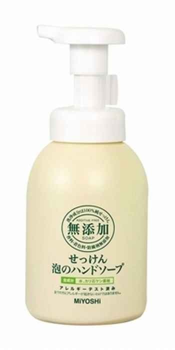 MIYOSHI ADDITIVE FREE BUBBLE HAND SOAP Пенящееся жидкое мыло для рук на основе натуральных компонентов Мыло образует мягкую пену,которая выходит сразу, даже при лёгком нажании. Безопасно в использовании,т к в составе мыльной основы только натуральные жиры. Рекомендуется для всей семьи, в том числе и детей. За счёт отсутствия антибактериальных компонентов рекомендуется для людей с чувствительной кожей, а также кожей, склонной к шелушению.