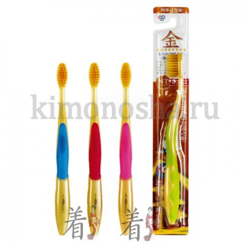 EQ MAXON Wellbeing Gold Toothbrush Зубная щетка для детей от 7 лет со сверхтонкими щетинками двойной высоты с ионами золота Мягкой жесткости Компактная головка с двухуровневыми тонкими щетинками бережно полируют поверхность зуба, мягко и глубоко проникают в зубо-дёсенное пространство, эффективно удаляя зубной налёт и остатки пищи. На поверхности щетинок не размножаются микроорганизмы.
Щетина зубной щетки обработана ионами золота, которые обладают антибактериальным и оздоравливающим эффектом, отлично справляются с бактериальным налетом в полости рта.