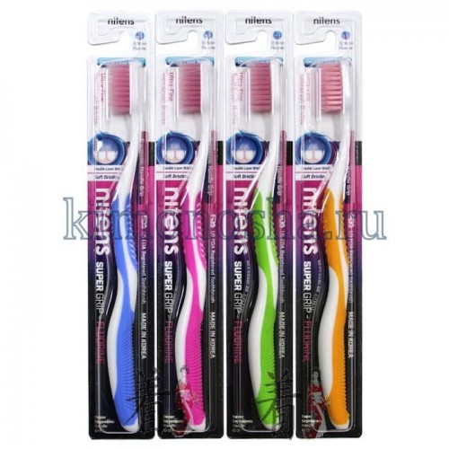 Dental Care Fluorine Toothbrush - Зубная щетка cо сверхтонкой двойной щетиной (средней жесткости и мягкой) и изогнутой ручкой “Фтор” Фтор предотвращает появление кариеса и защищает зубную эмаль.
Щетина, производимая с добавлением фтора, сохраняет его действие до окончания срока годности зубной щетки.
Тонкие мягкие заостренные верхние щетинки глубоко проникают в труднодоступные для обычных зубных щеток промежутки между зубами. Закругленные нижние щетинки средней жесткости прекрасно очищают зубную эмаль и не повреждают ее.