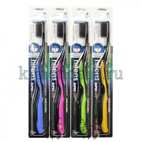 Dental Care Nano Charcoal Toothbrush - Зубная щетка c древесным углем и сверхтонкой двойной щетиной (средней жесткости и мягкой) и изогнутой ручкой Древесный уголь защищает полость рта, укрепляет десны, обладает отбеливающей, антибактериальной и дезодорирующей функциями.
Щетина, производимая с добавлением древесного угля, сохраняет его действие до окончания срока годности зубной щетки.
Тонкие мягкие заостренные верхние щетинки глубоко проникают в труднодоступные для обычных зубных щеток промежутки между зубами.