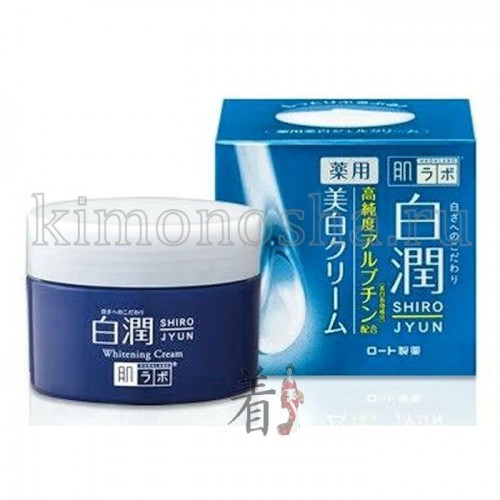 ROHTO HADA LABO SHIROJYUN MEDICATED WHITENING CREAM Отбеливающий увлажняющий крем для лица предупреждающий пигментацию Увлажняющий и отбеливающий крем с 2 видами гиалуроновой кислоты, производным витамина С, транексамовой кислотой и скваленом. Он настолько нежный и легкий, что совсем не повышает жирность кожи, легко наносится и размазывается, практически не чувствуется на лице.