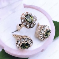 Комплект КТ818 - Комплект Серьги + Кольцо из Дубайского золота со вставками из крупных минералов нежно-зелёного цвета и прозрачных цирконов