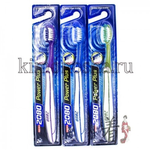 KeraSys Aekyung Dental Clinic 2080 Power Plus Toothbrush - Зубная щетка ПАУЭР ПЛЮС, средней жесткости Пучки щетины двух длин, волнообразно расположенные во внутренней части головки щетки, обеспечивают эффективное очищение поверхности зубов.
Удлиненные внешние пучки щетинок удаляют налет вдоль линии десны.